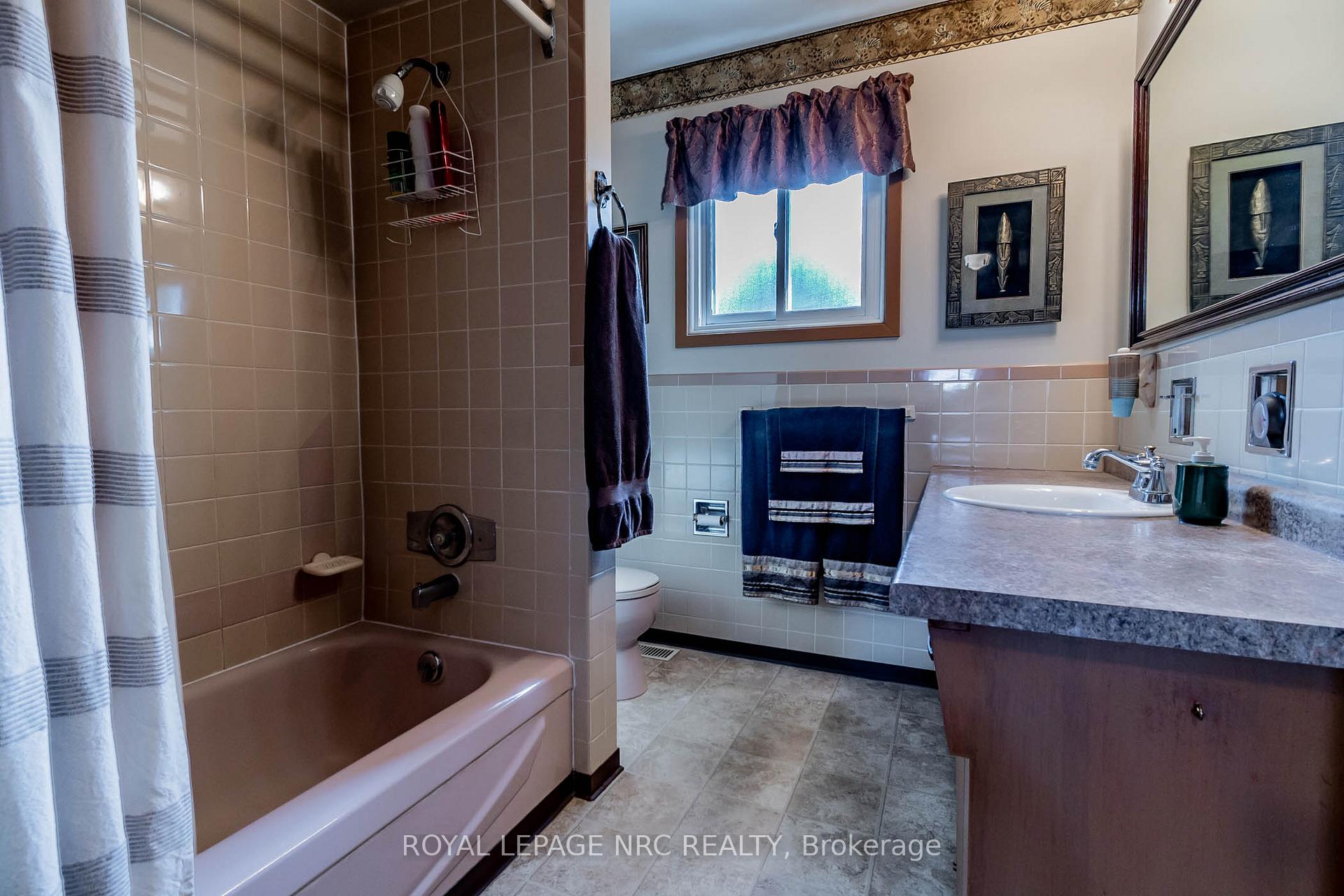 Photo 22 of 48 Prince Charles Drive, St. Catharines, Lakeport — HOMEH