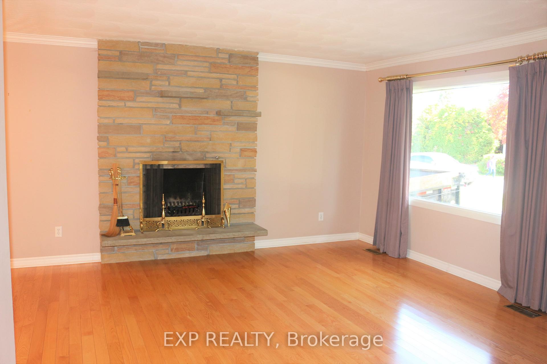 Photo 2 of 11 Hillview Road, Ottawa, Lakeview Park — HOMEH