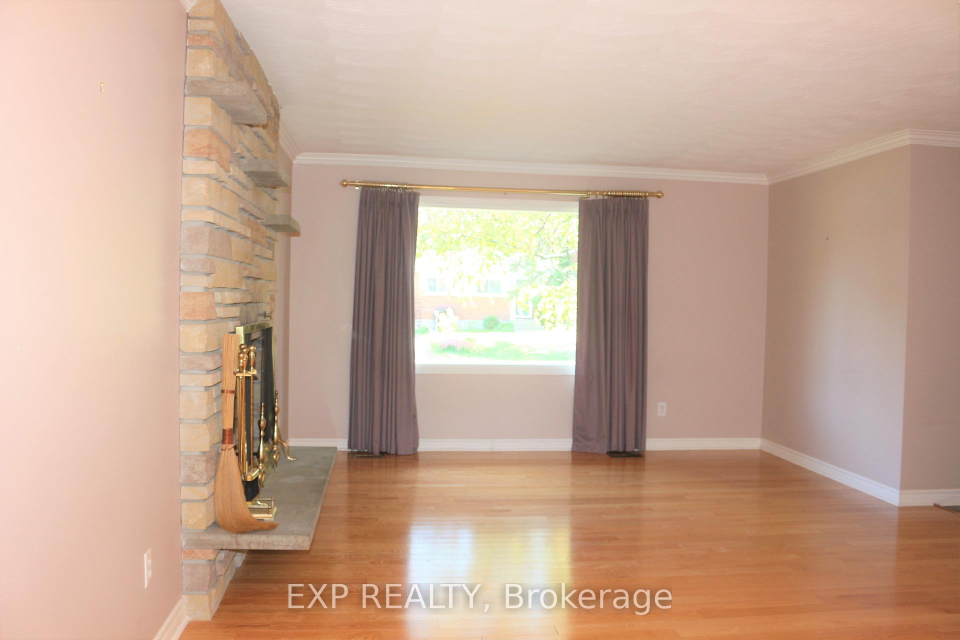 Photo 3 of 11 Hillview Road, Ottawa, Lakeview Park — HOMEH