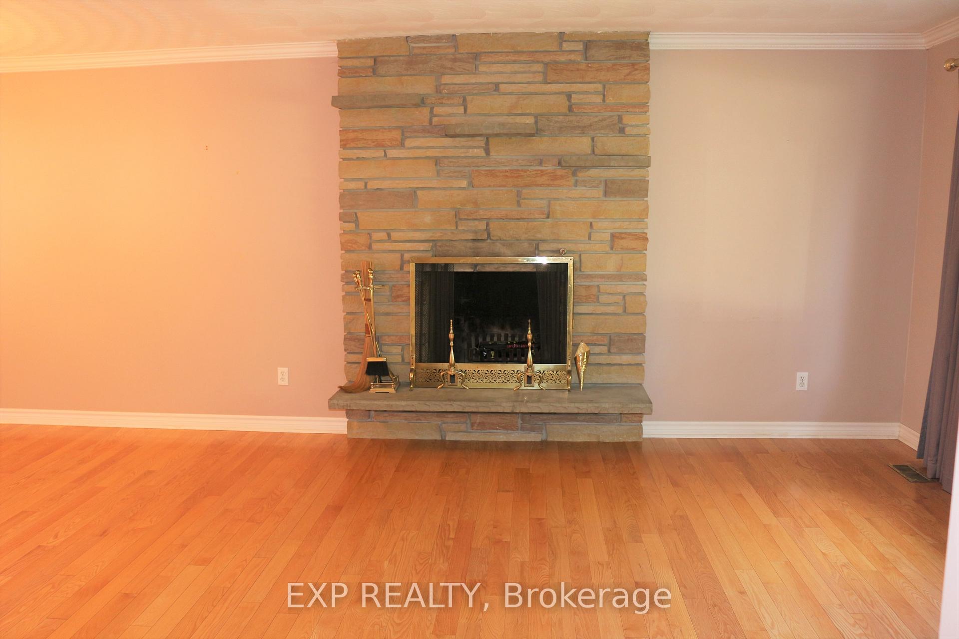 Photo 4 of 11 Hillview Road, Ottawa, Lakeview Park — HOMEH