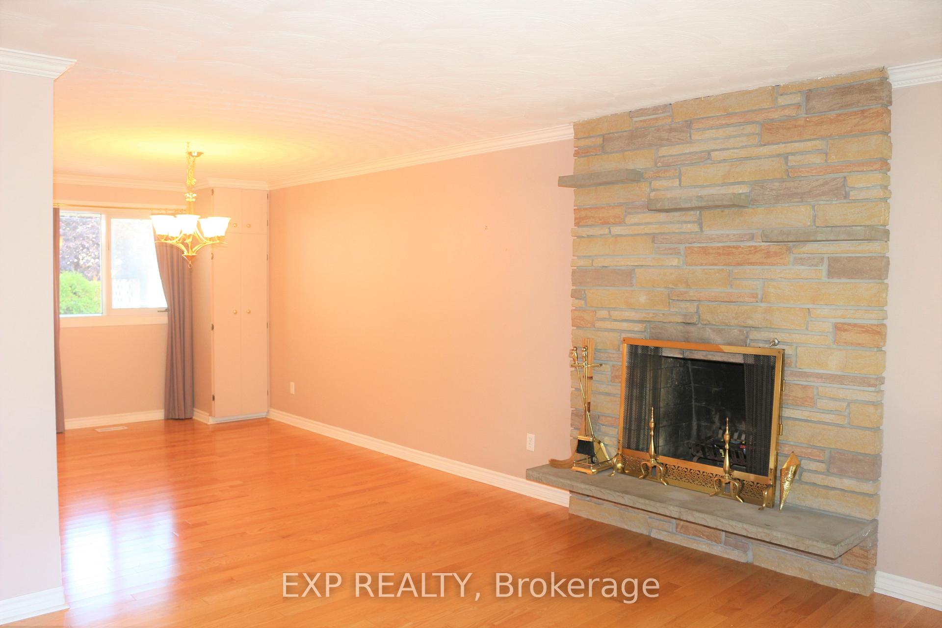 Photo 5 of 11 Hillview Road, Ottawa, Lakeview Park — HOMEH
