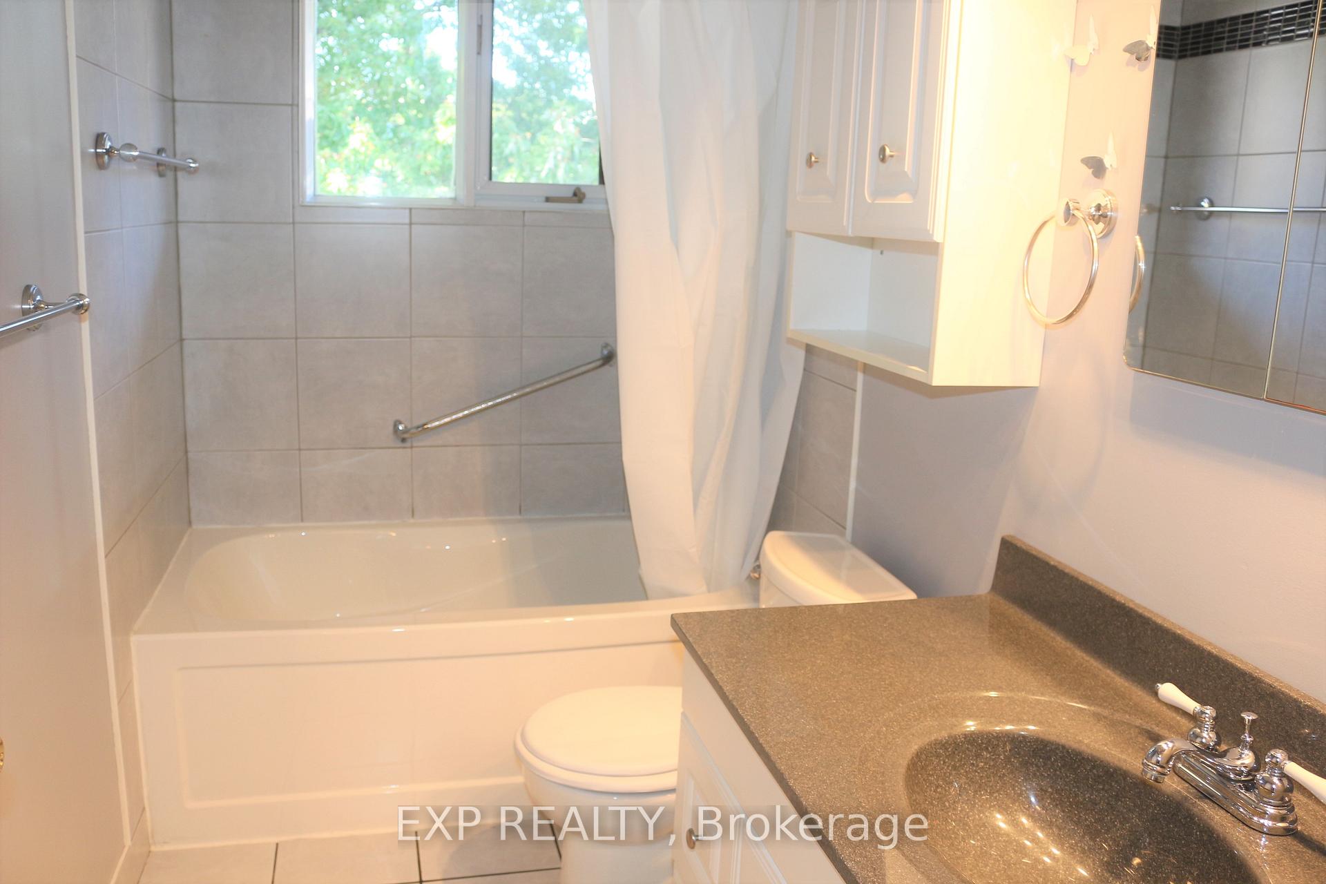 Photo 15 of 11 Hillview Road, Ottawa, Lakeview Park — HOMEH