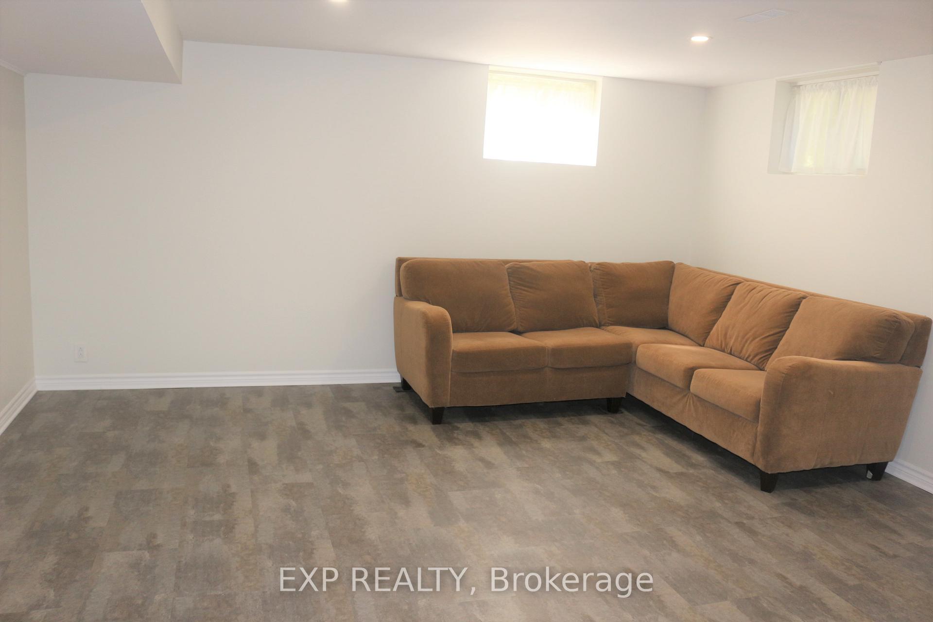 Photo 16 of 11 Hillview Road, Ottawa, Lakeview Park — HOMEH