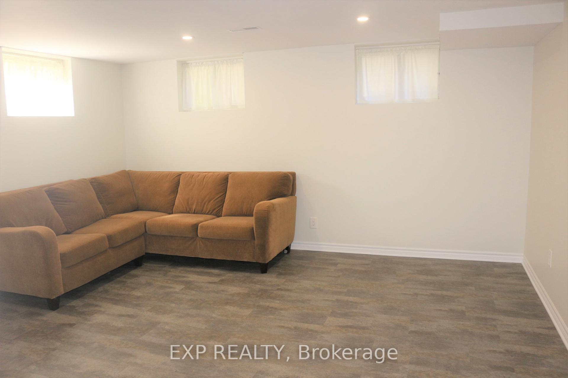 Photo 18 of 11 Hillview Road, Ottawa, Lakeview Park — HOMEH