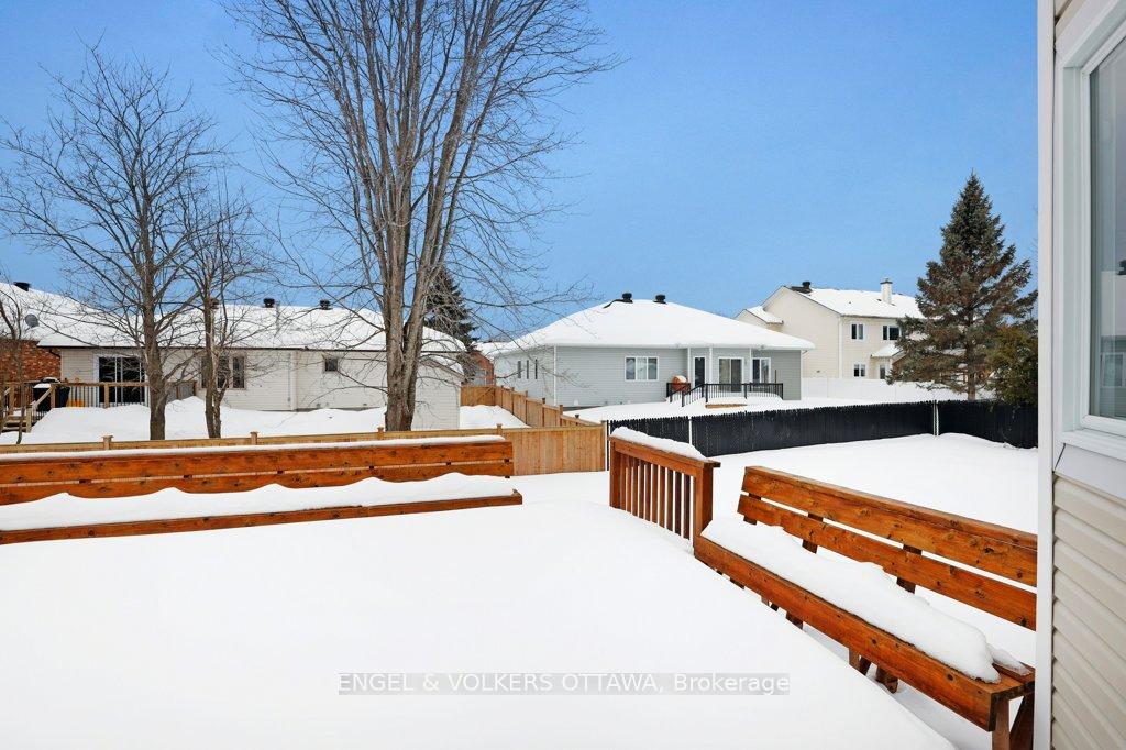 Photo 40 of 8 Mary Hill Crescent, Ottawa, Richmond — HOMEH