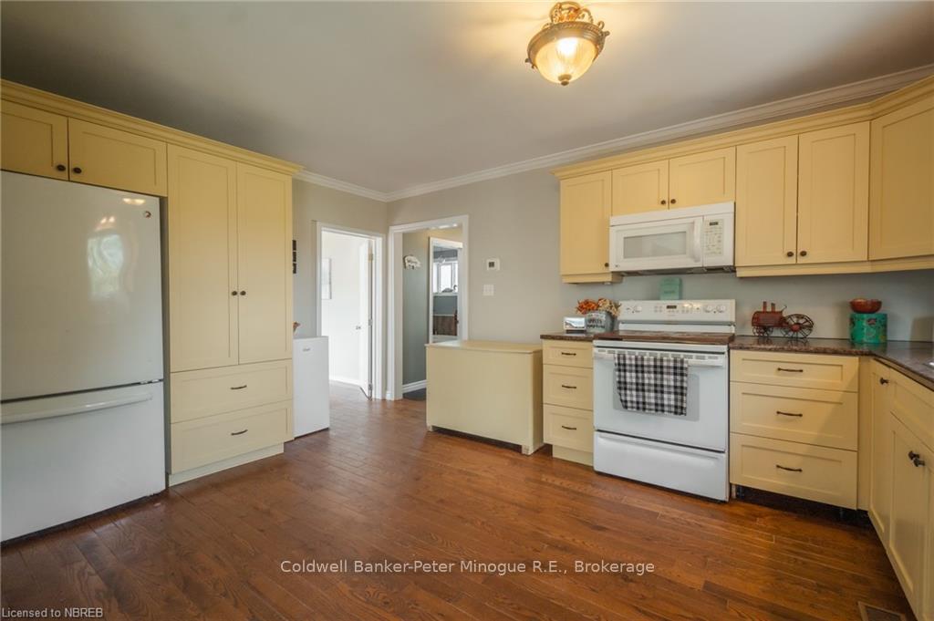Photo 4 of 2034 Village Road, Chisholm — HOMEH