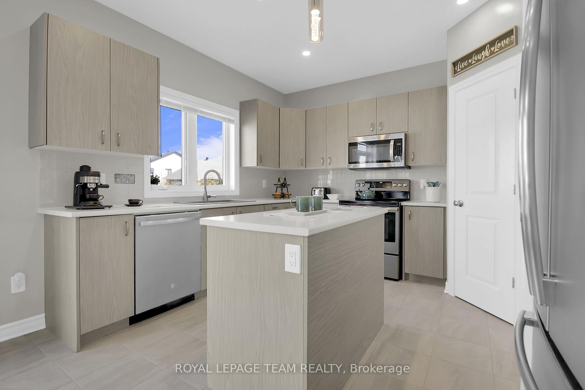 Photo 13 of 677 Parade Drive, Ottawa, Stittsville (South) — HOMEH