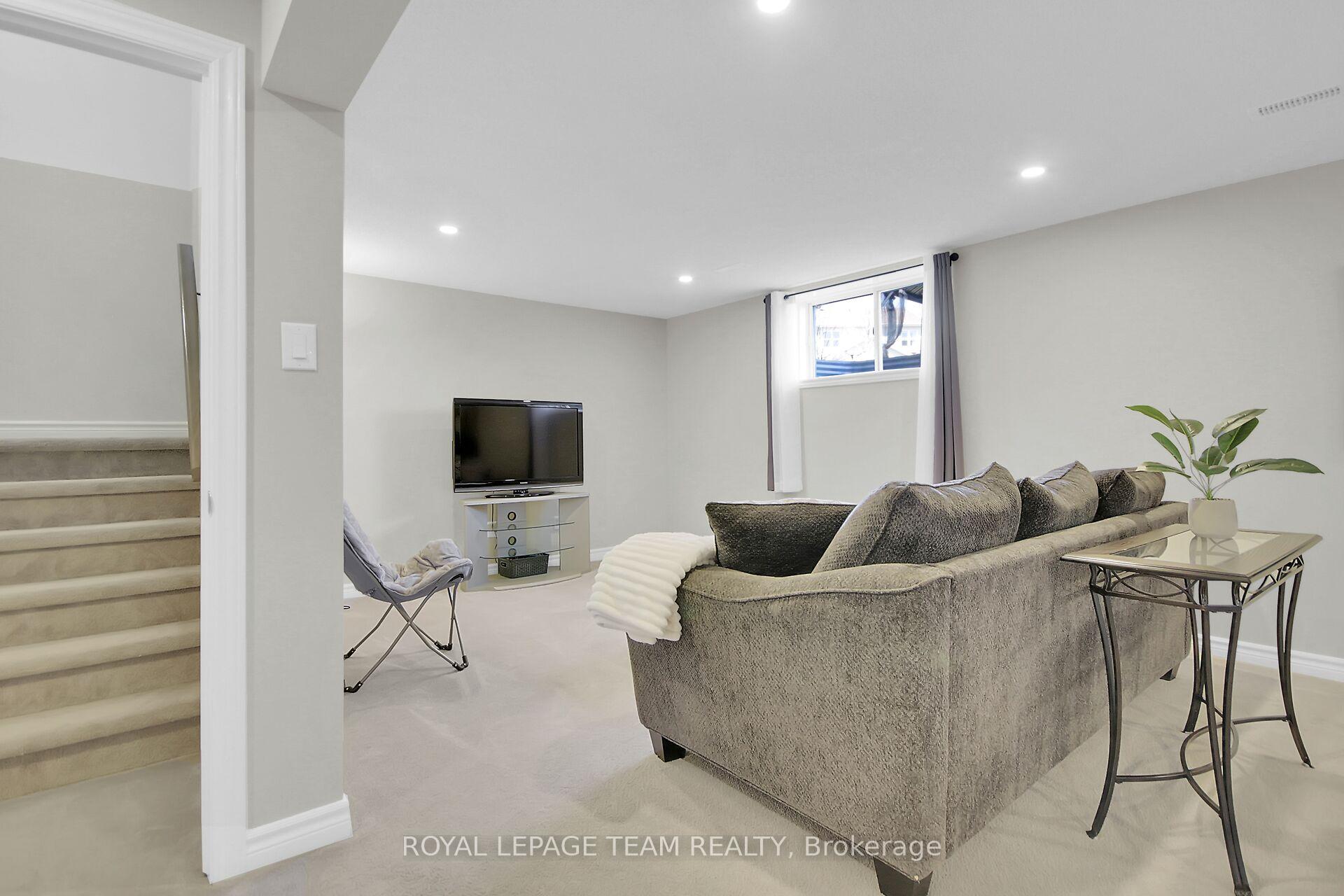 Photo 36 of 677 Parade Drive, Ottawa, Stittsville (South) — HOMEH