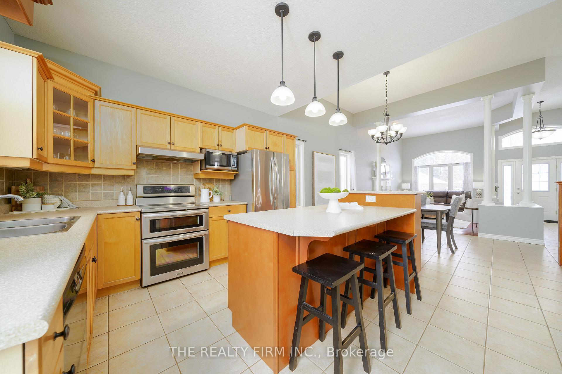 Photo 7 of 6 Augusta Crescent, St. Thomas — HOMEH