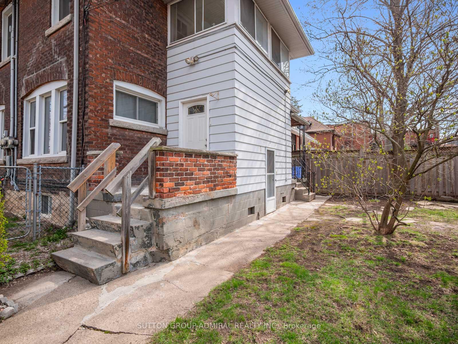 Photo 3 of 495 Aberdeen Avenue, Hamilton, Kirkendall — HOMEH