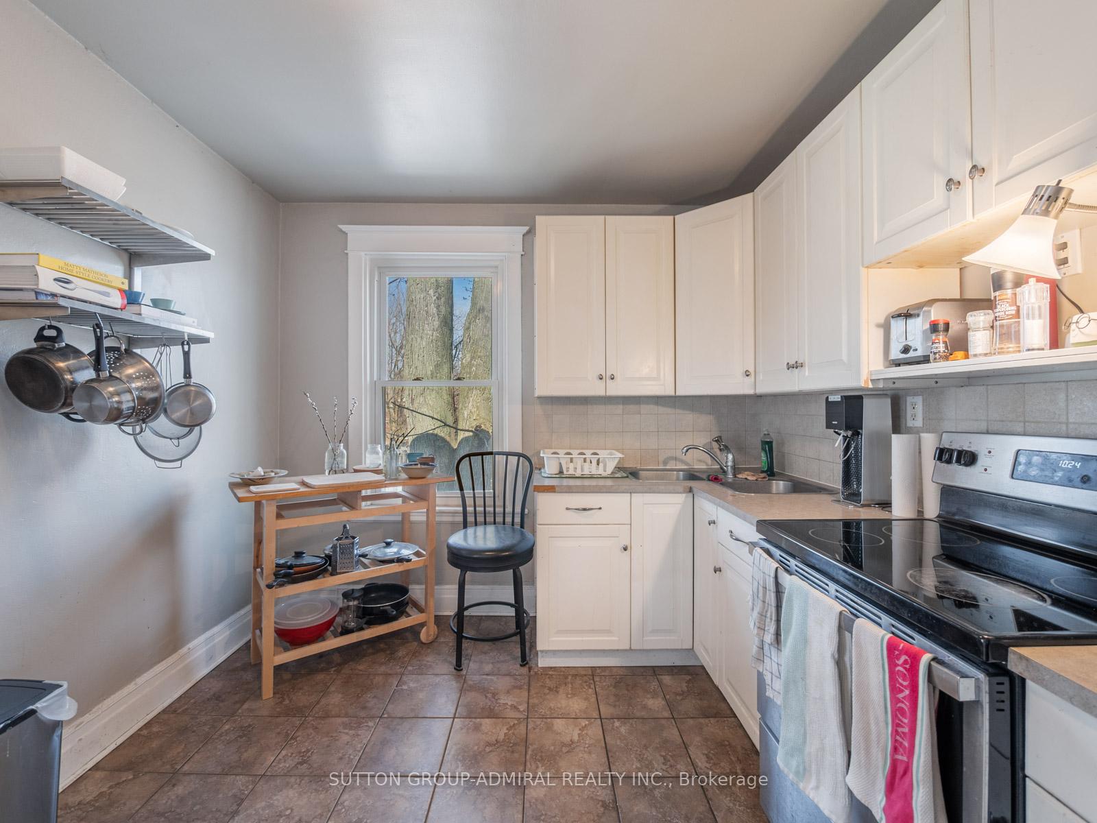 Photo 5 of 495 Aberdeen Avenue, Hamilton, Kirkendall — HOMEH