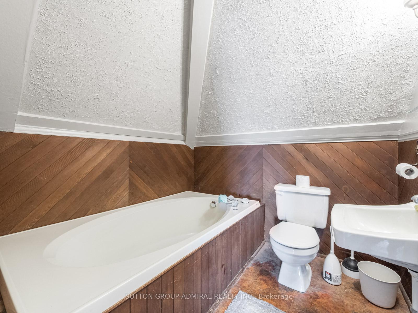 Photo 17 of 495 Aberdeen Avenue, Hamilton, Kirkendall — HOMEH