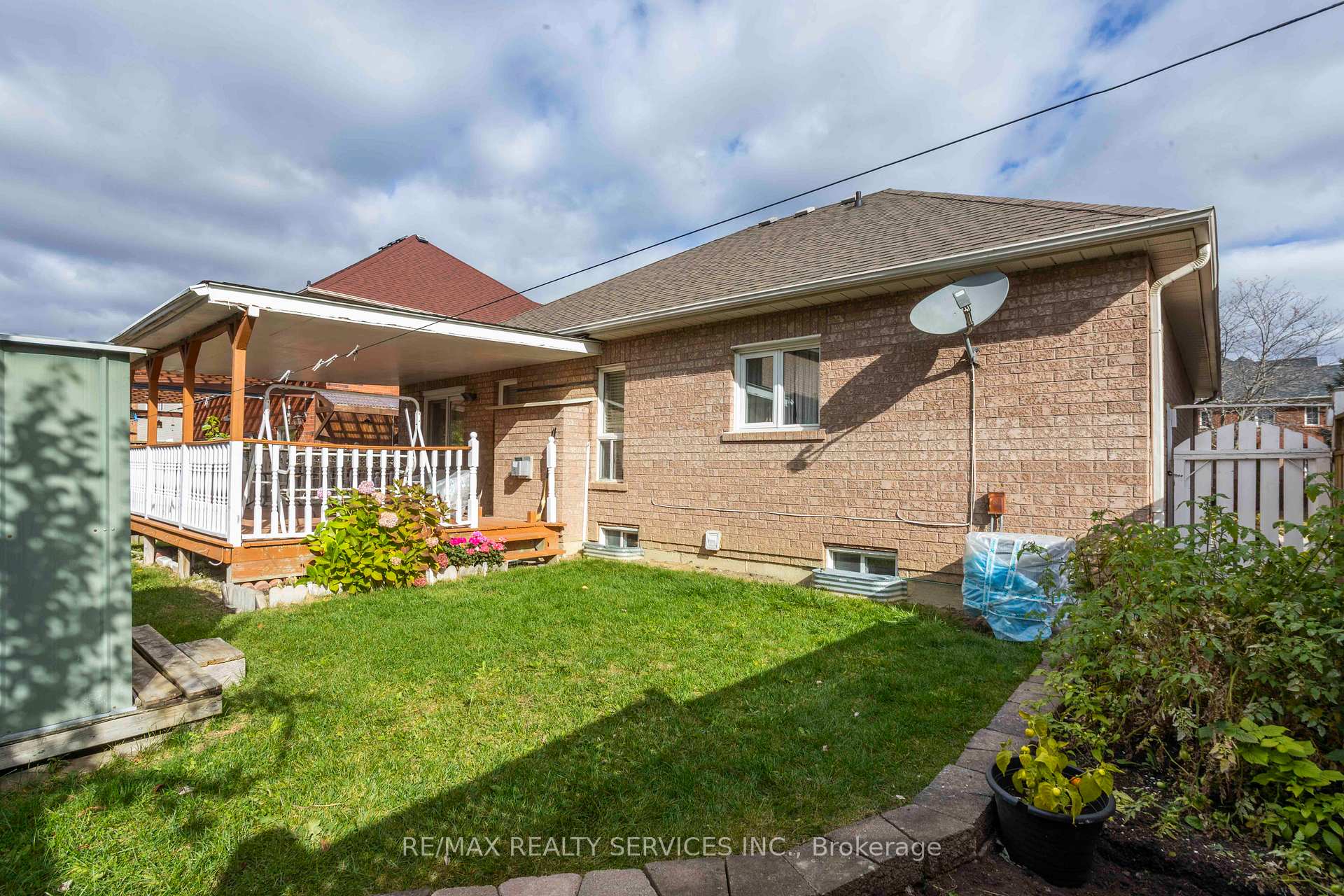 Photo 3 of 31 Silktop Trail, Brampton, Sandringham-Wellington — HOMEH