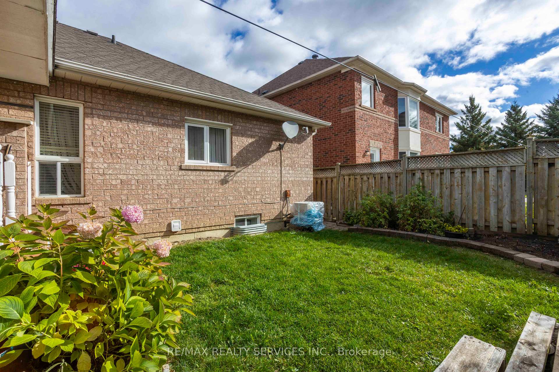 Photo 6 of 31 Silktop Trail, Brampton, Sandringham-Wellington — HOMEH