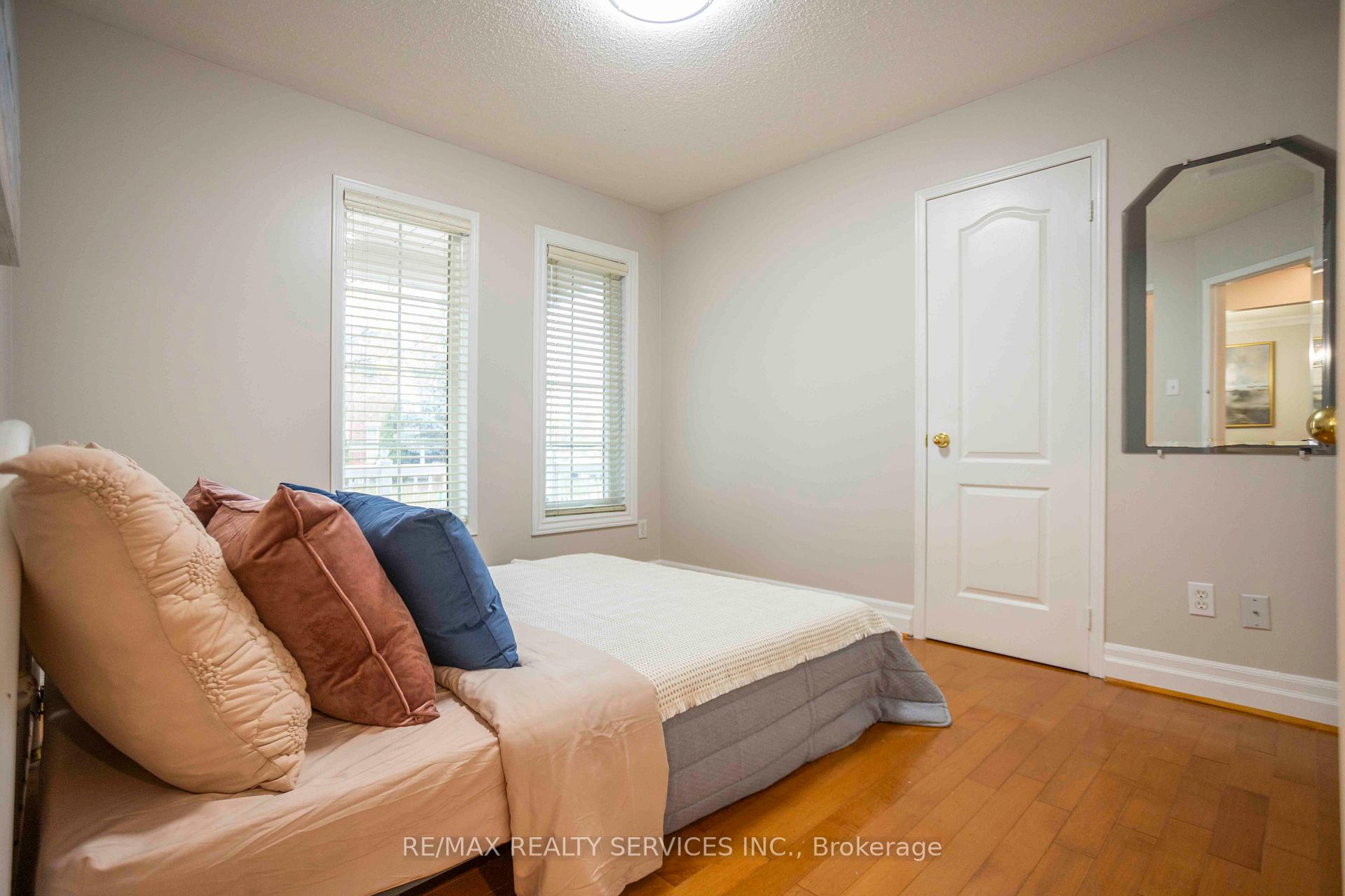 Photo 12 of 31 Silktop Trail, Brampton, Sandringham-Wellington — HOMEH
