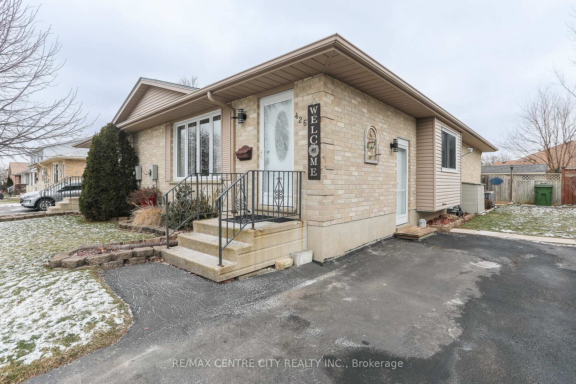 Photo 3 of 426 Highview Drive, St. Thomas — HOMEH
