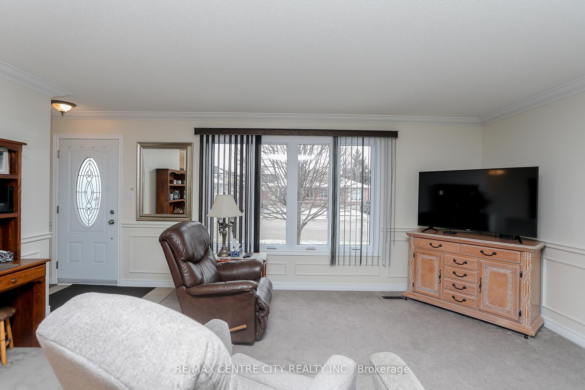Photo 5 of 426 Highview Drive, St. Thomas — HOMEH