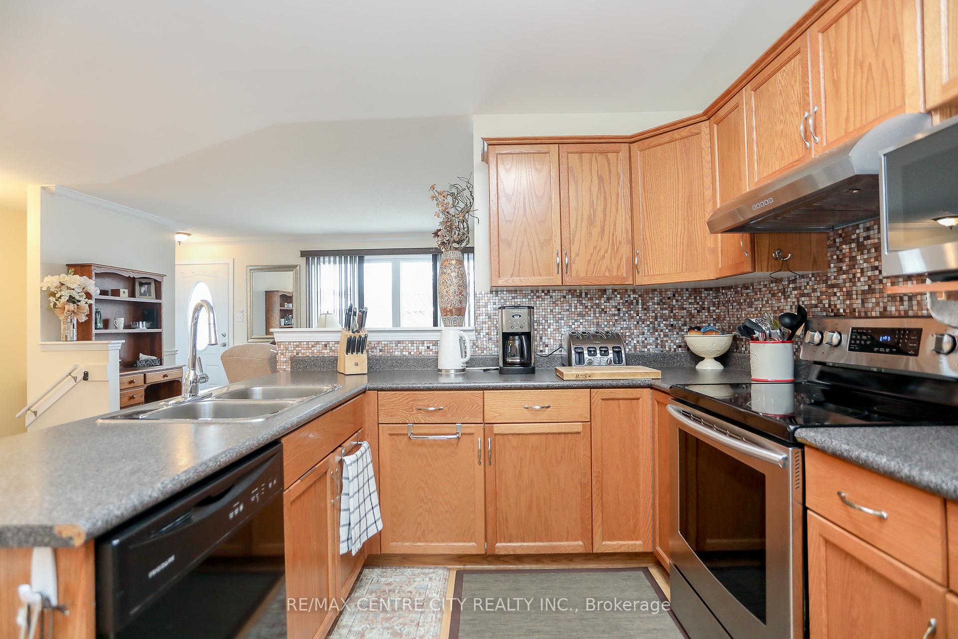 Photo 13 of 426 Highview Drive, St. Thomas — HOMEH