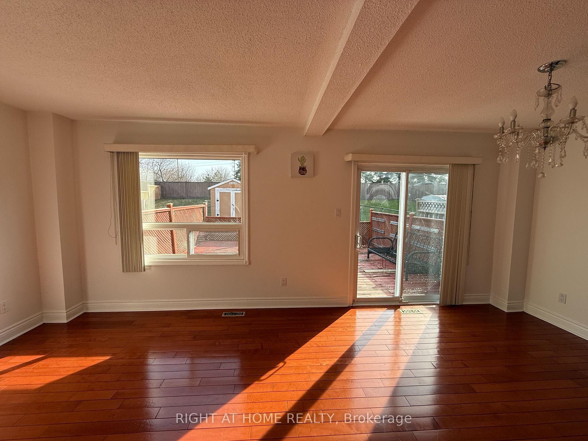 Photo 3 of 54 Merganser Crescent, Brampton, Fletcher's Creek South — HOMEH