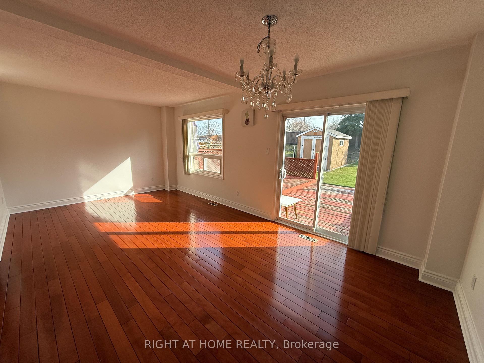 Photo 4 of 54 Merganser Crescent, Brampton, Fletcher's Creek South — HOMEH