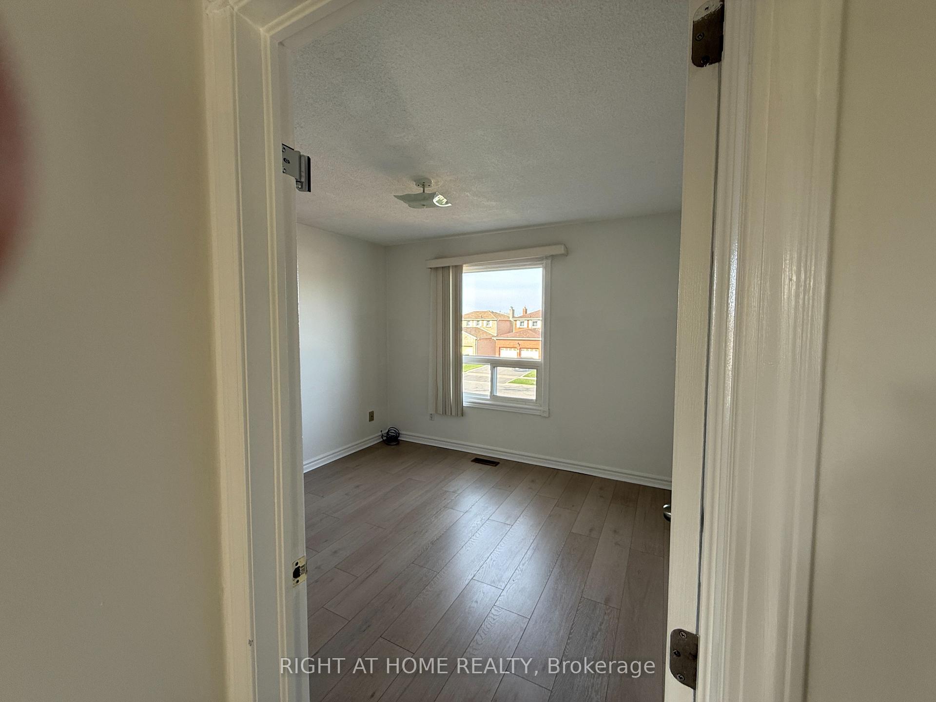 Photo 18 of 54 Merganser Crescent, Brampton, Fletcher's Creek South — HOMEH