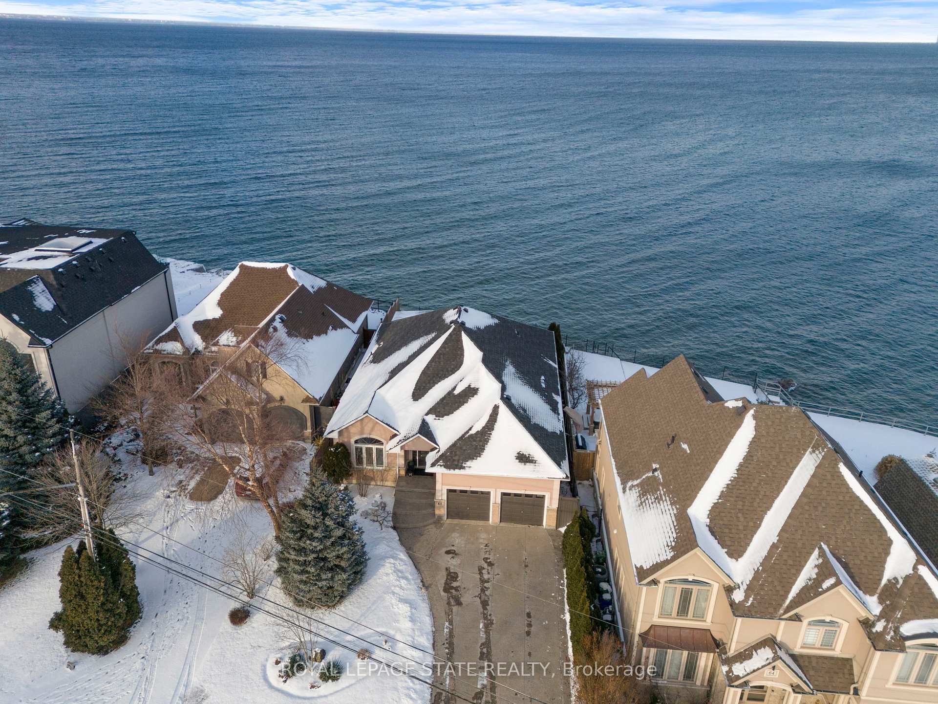 Front of 66 Seabreeze Crescent