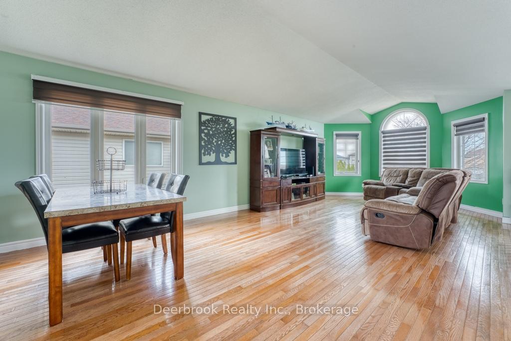 Photo 27 of 11 Marie Crescent, Leamington — HOMEH