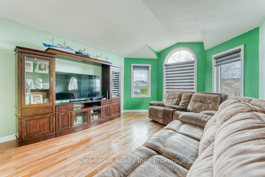 Photo 29 of 11 Marie Crescent, Leamington — HOMEH
