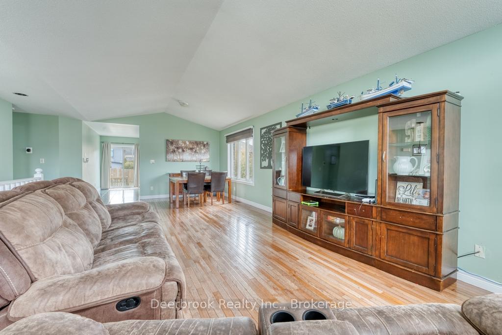 Photo 31 of 11 Marie Crescent, Leamington — HOMEH