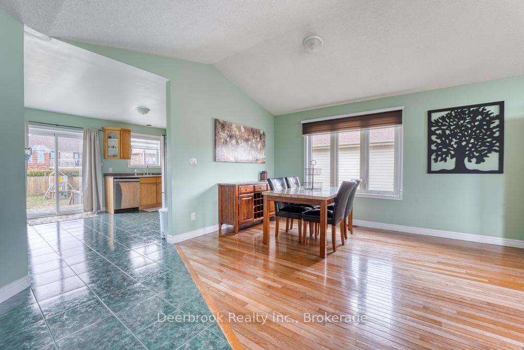 Photo 32 of 11 Marie Crescent, Leamington — HOMEH
