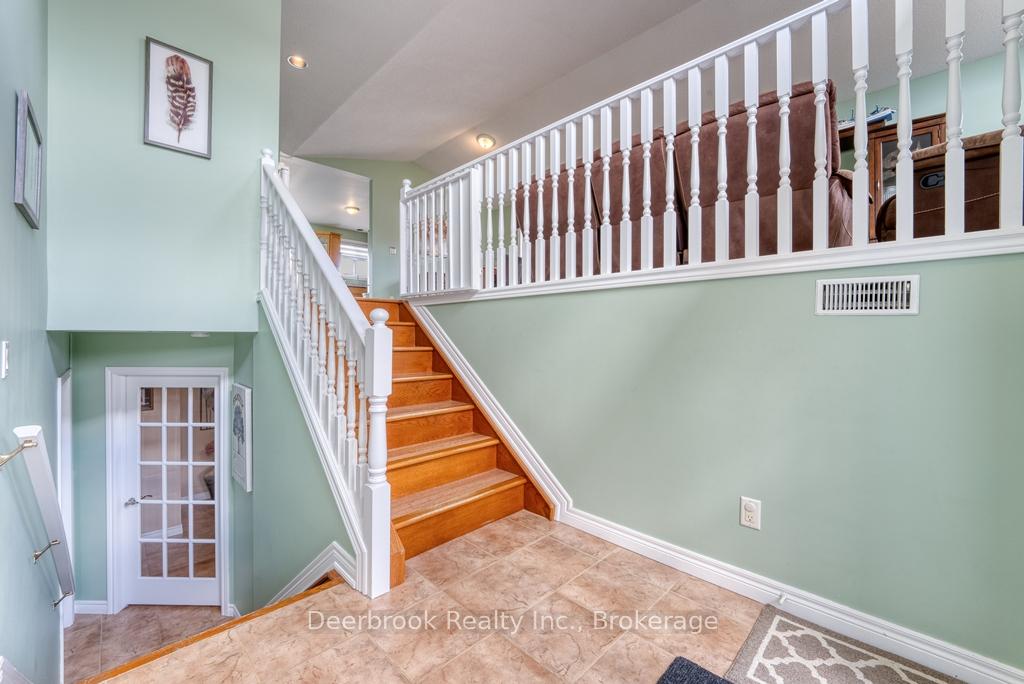 Photo 5 of 11 Marie Crescent, Leamington — HOMEH