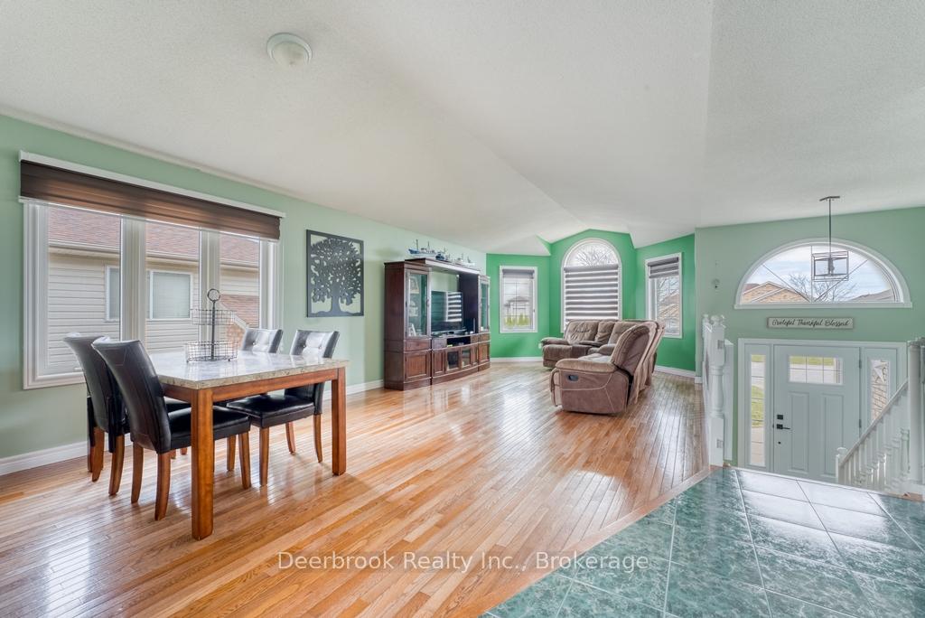 Photo 7 of 11 Marie Crescent, Leamington — HOMEH