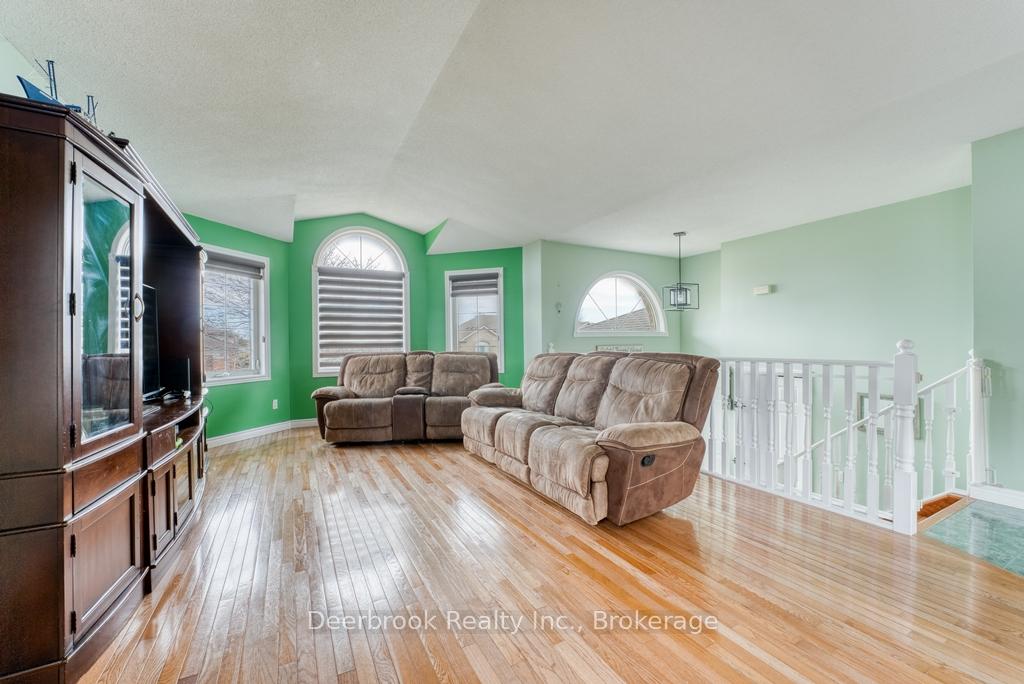 Photo 11 of 11 Marie Crescent, Leamington — HOMEH