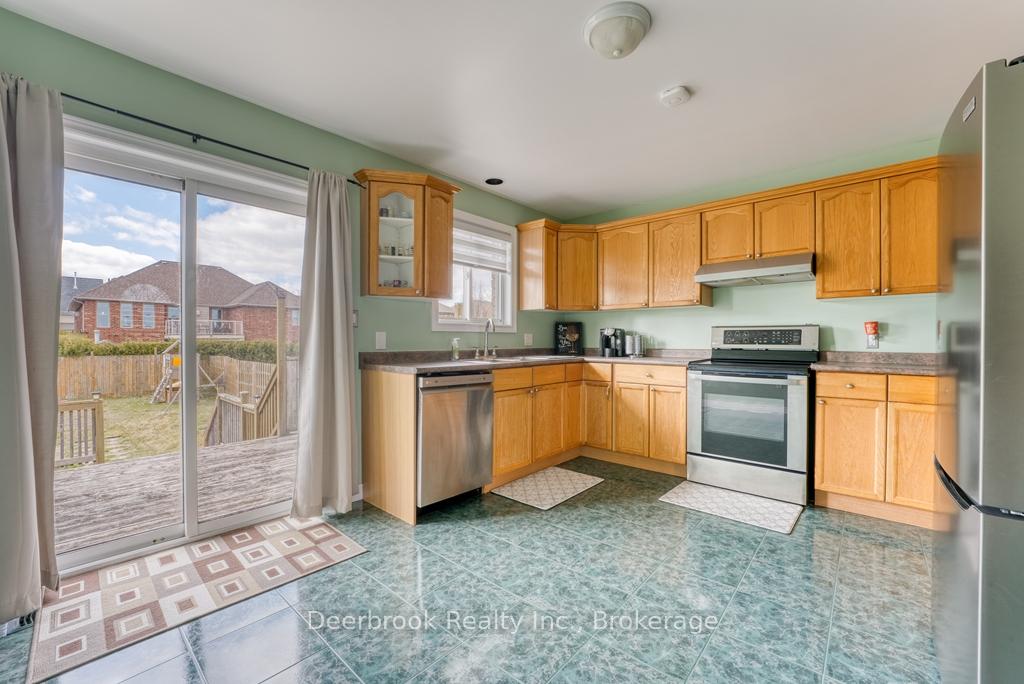 Photo 16 of 11 Marie Crescent, Leamington — HOMEH