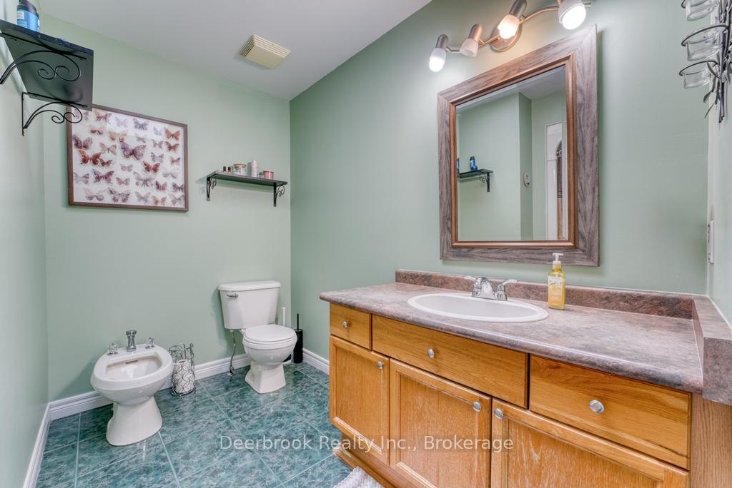 Photo 44 of 11 Marie Crescent, Leamington — HOMEH