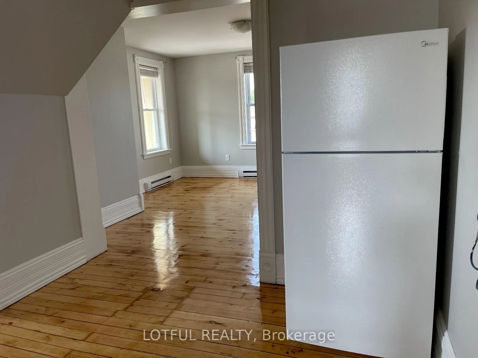 Photo 4 of Unit 2, 2084 Dundas Street, Edwardsburgh/Cardinal, Town of Cardinal — HOMEH
