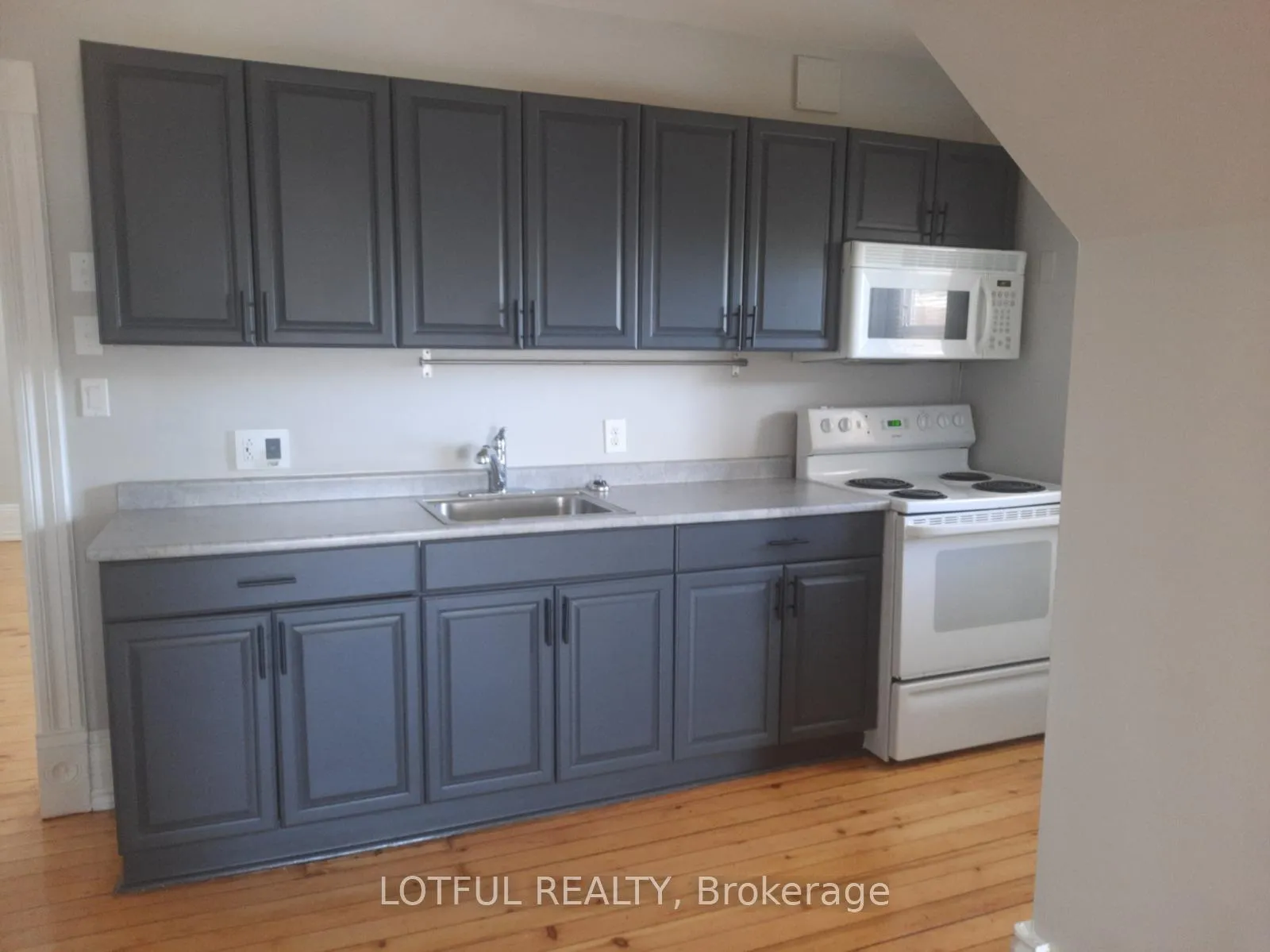 Photo 5 of Unit 2, 2084 Dundas Street, Edwardsburgh/Cardinal, Town of Cardinal — HOMEH
