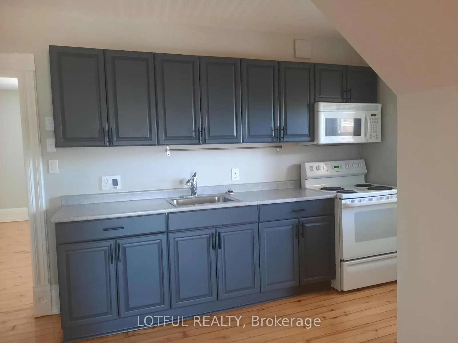 Photo 6 of Unit 2, 2084 Dundas Street, Edwardsburgh/Cardinal, Town of Cardinal — HOMEH