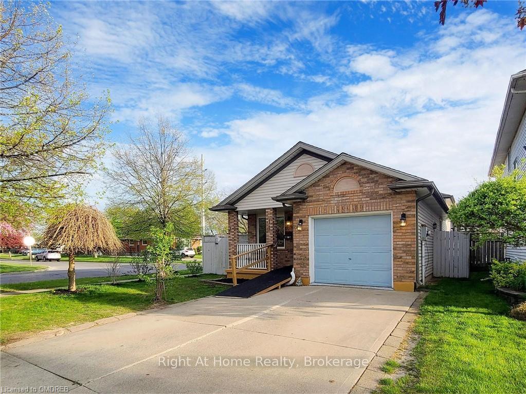Photo 2 of 1 Jennifer Crescent, St. Catharines, Carlton/Bunting — HOMEH