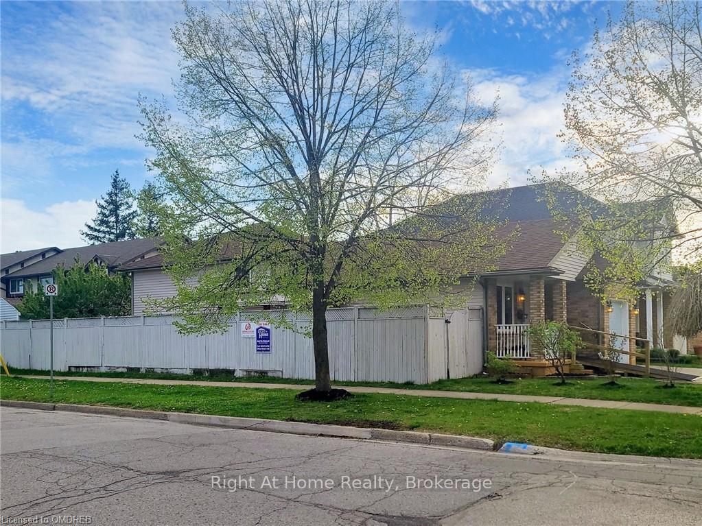 Photo 4 of 1 Jennifer Crescent, St. Catharines, Carlton/Bunting — HOMEH