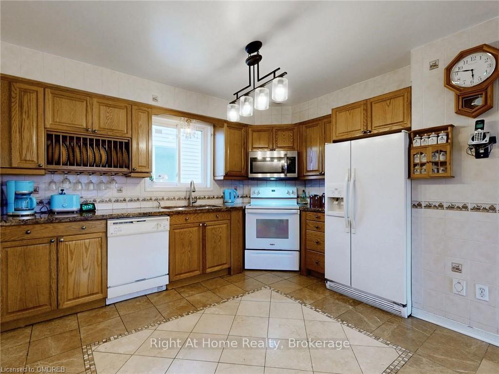 Photo 13 of 1 Jennifer Crescent, St. Catharines, Carlton/Bunting — HOMEH