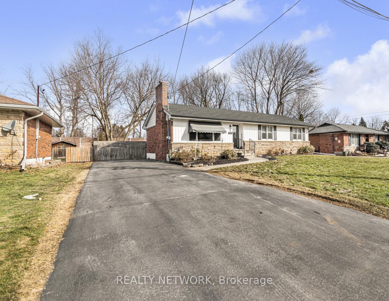 Photo 2 of 73 Miller Drive, Hamilton, Ancaster — HOMEH