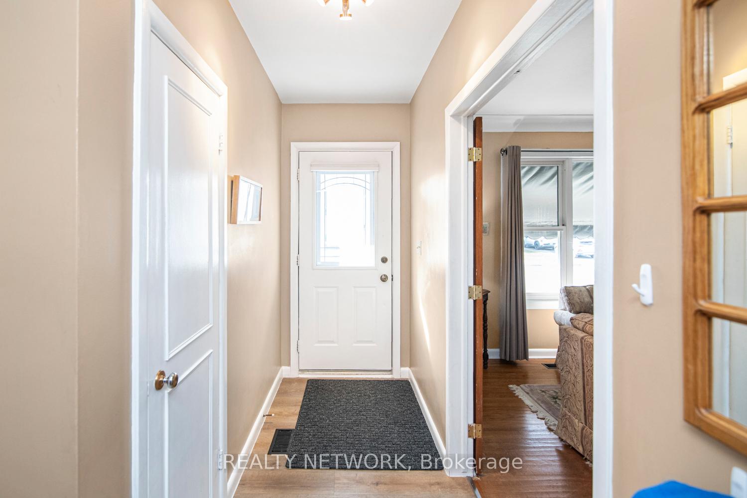 Photo 4 of 73 Miller Drive, Hamilton, Ancaster — HOMEH