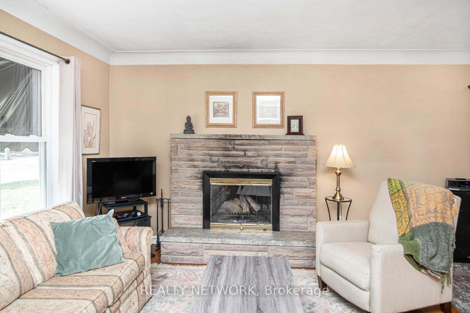 Photo 6 of 73 Miller Drive, Hamilton, Ancaster — HOMEH