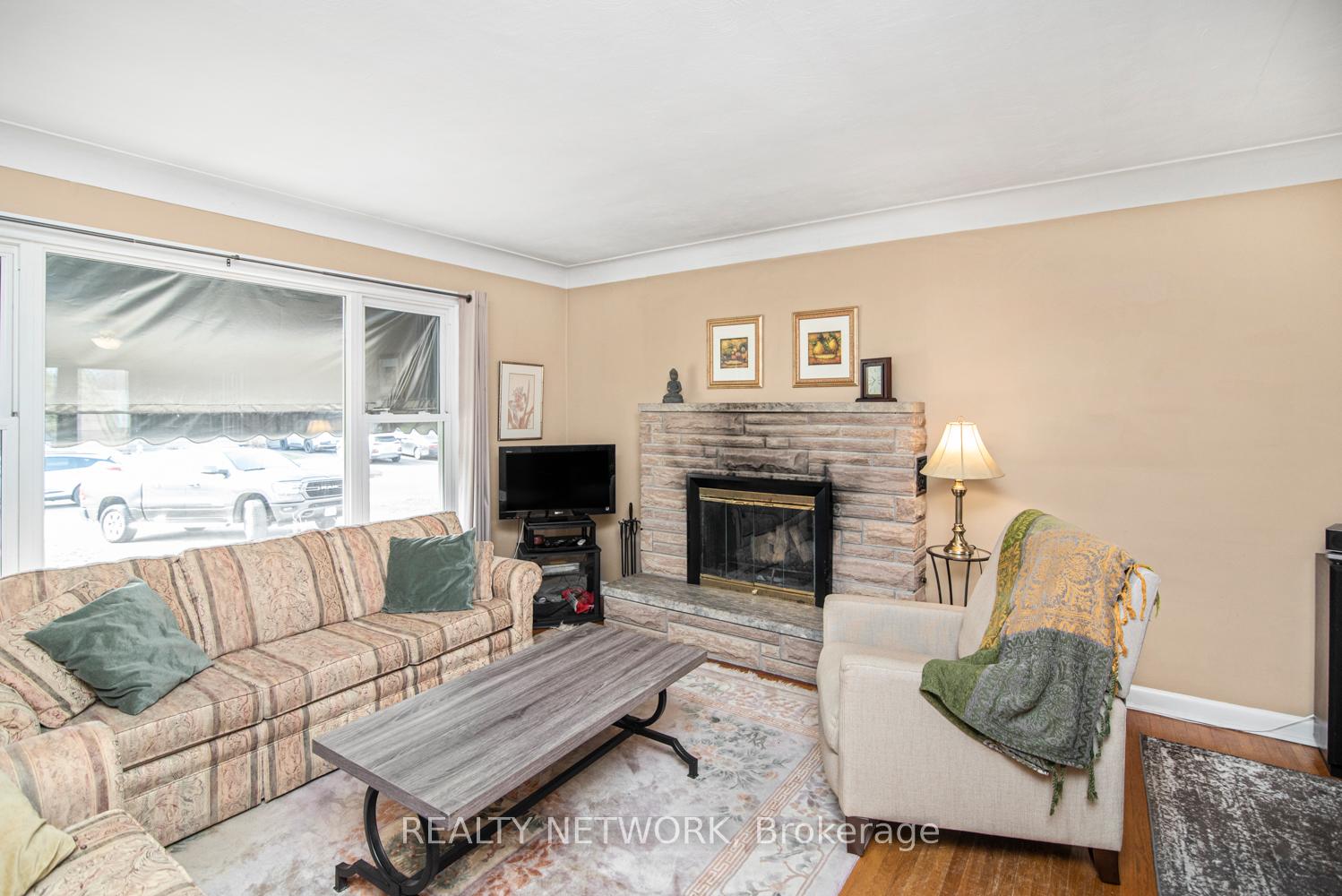 Photo 9 of 73 Miller Drive, Hamilton, Ancaster — HOMEH