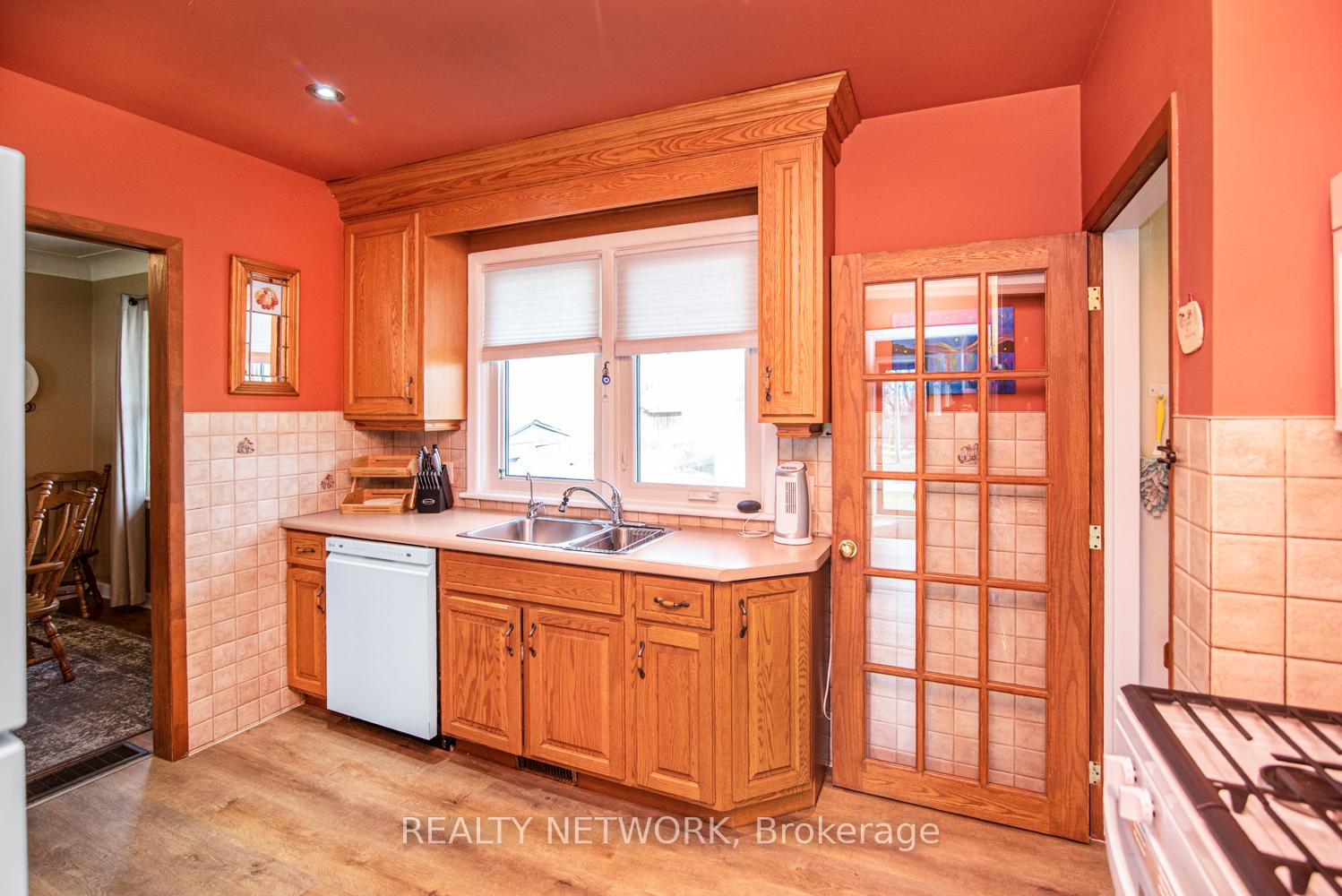 Photo 12 of 73 Miller Drive, Hamilton, Ancaster — HOMEH