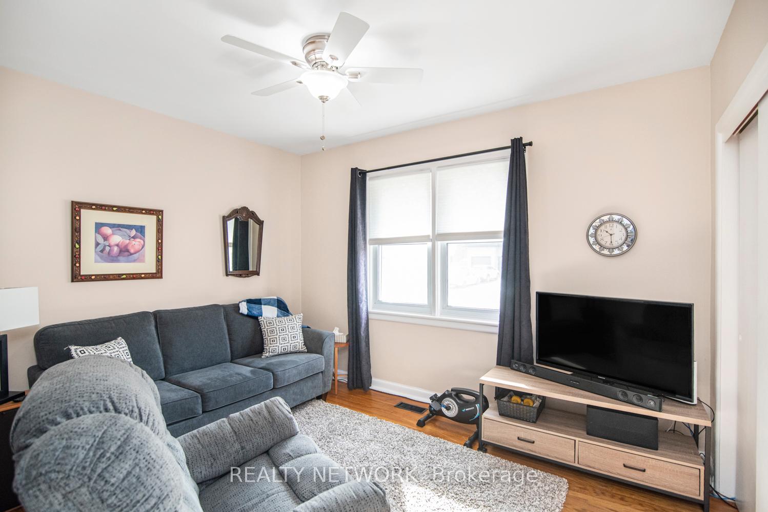 Photo 19 of 73 Miller Drive, Hamilton, Ancaster — HOMEH