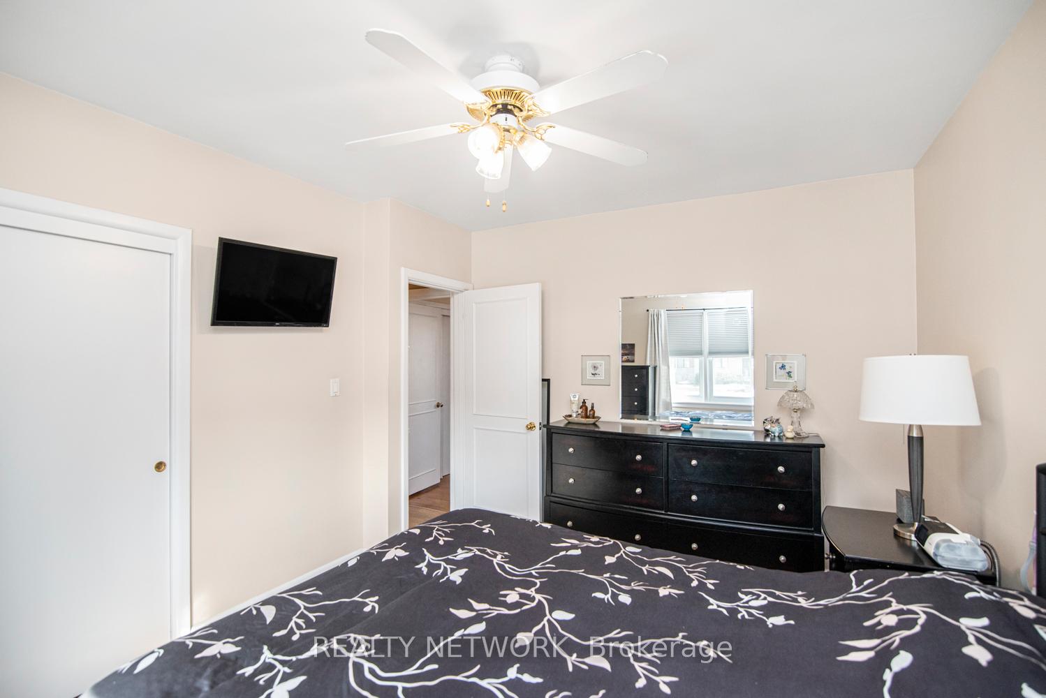 Photo 21 of 73 Miller Drive, Hamilton, Ancaster — HOMEH