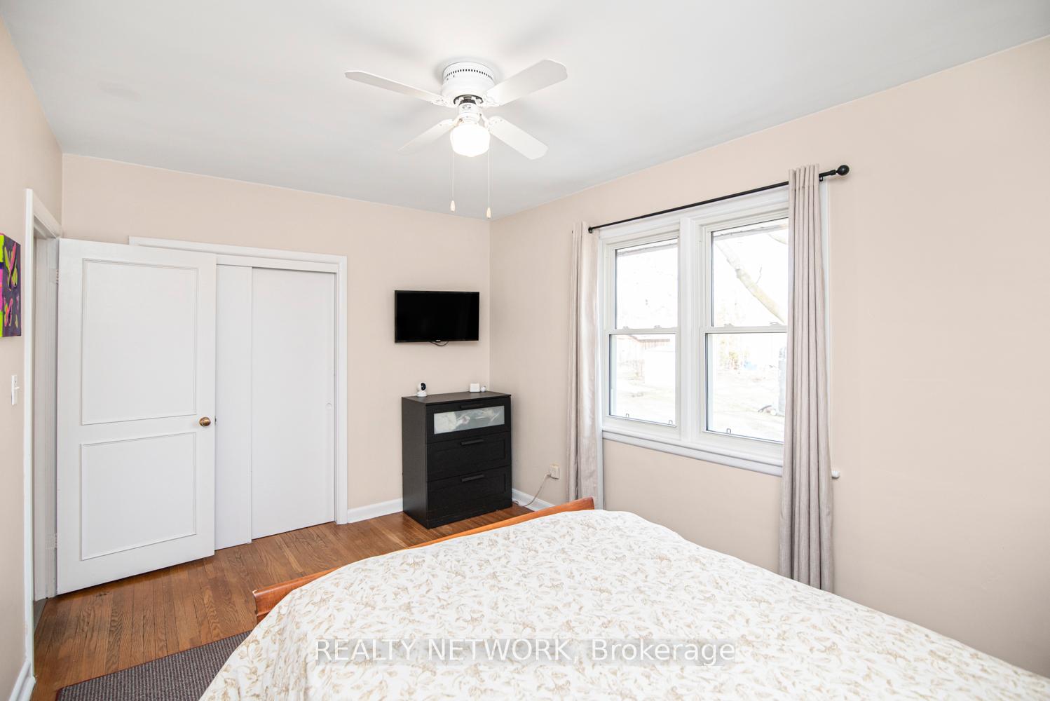 Photo 23 of 73 Miller Drive, Hamilton, Ancaster — HOMEH