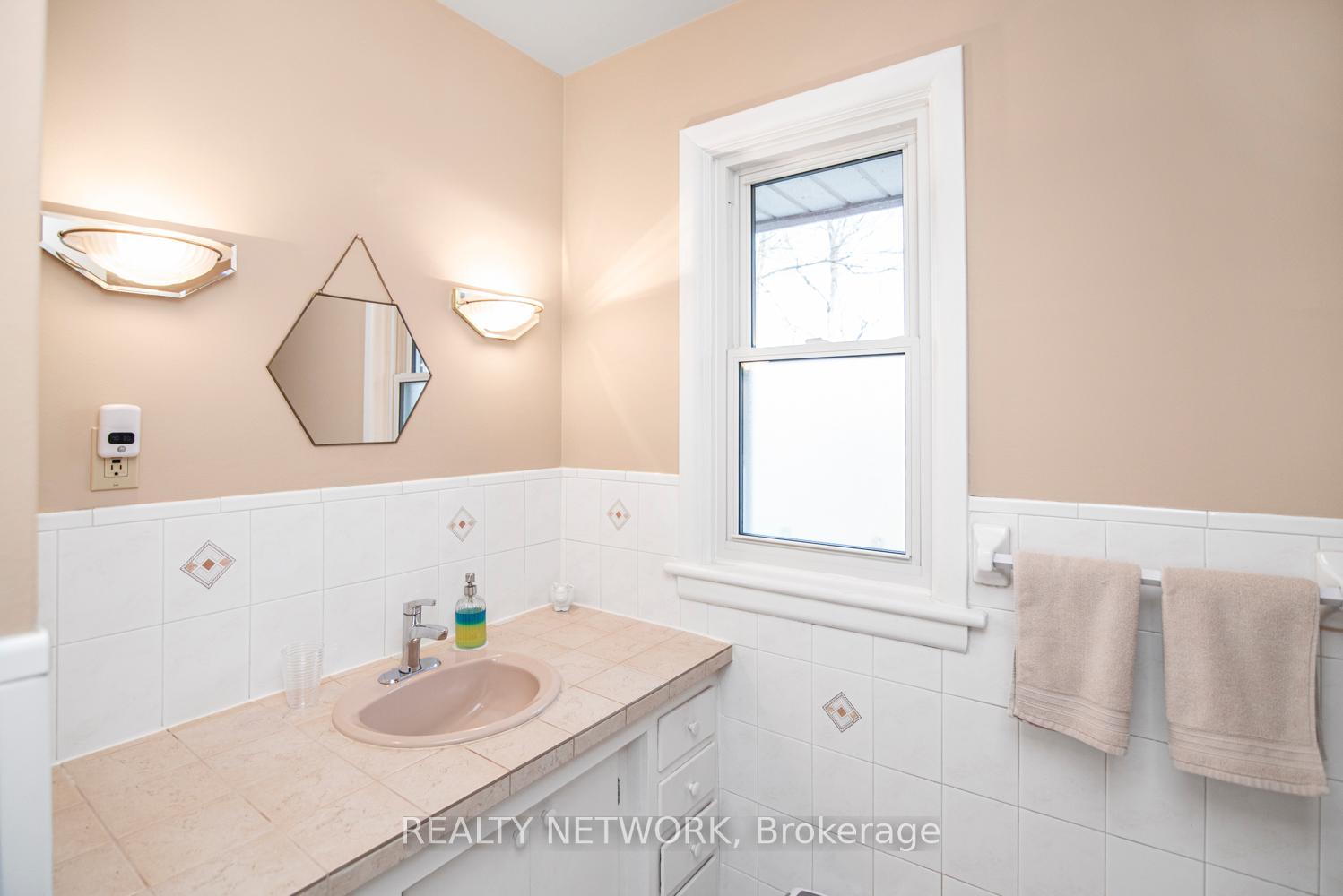 Photo 26 of 73 Miller Drive, Hamilton, Ancaster — HOMEH